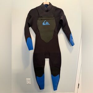 Men’s Quiksilver full-length wetsuit in black with blue accents Medium